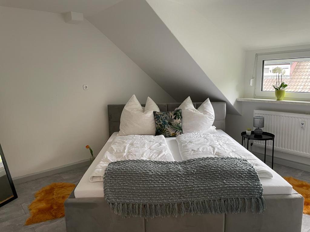 Wen Koenigsberger,Ruhige Dg-Wohnung In Weiden,2 Schlafzimmer,Parkplatz, Zentral! Weiden in der Oberpfalz Esterno foto